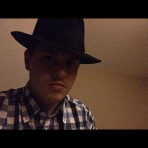 Meet your Posher, Zachary